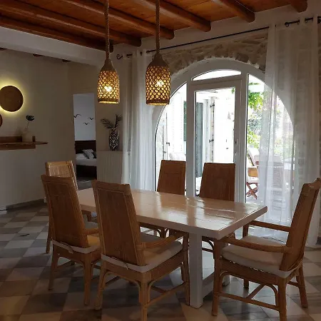 Paros Holiday Alyki Villa *
