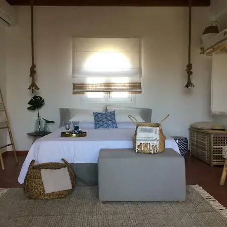 Paros Holiday Alyki Villa *