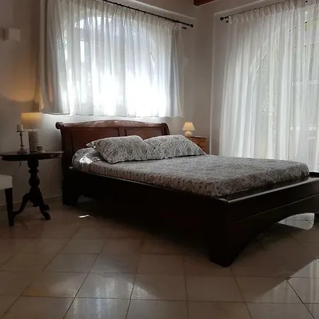 Paros Holiday Alyki Villa *